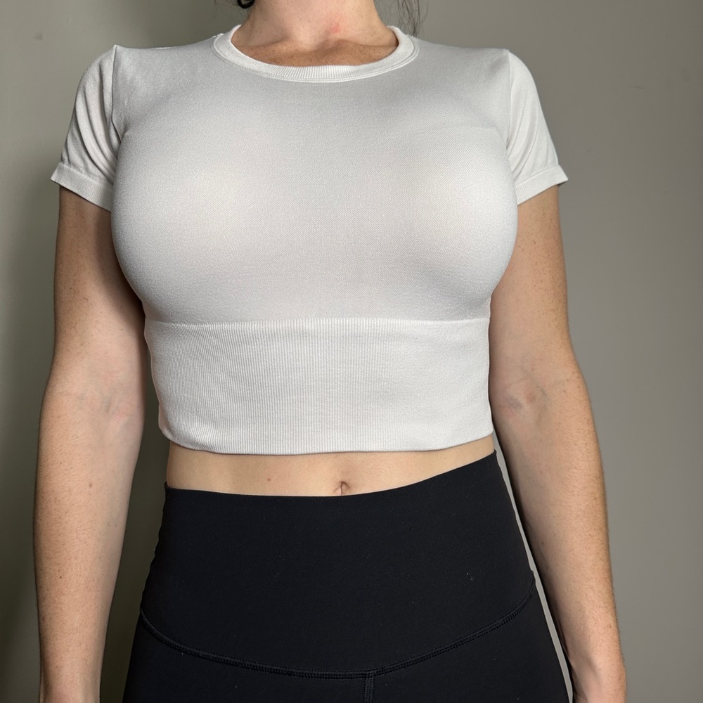 Aerie Offline White Cropped Workout Top Size M